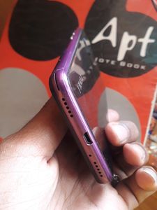 I kall phone  new phone 5 se 8 din us huaa bas iska disply nahi ha baki sab thik ha all working no replacement