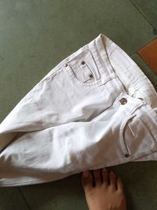 White High-Waisted Skinny Jeans