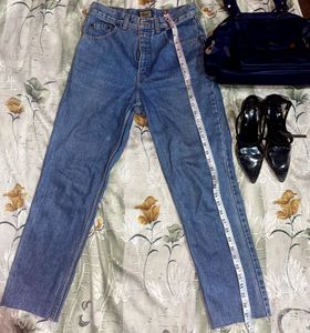 Combo Blue Levi’s jeans  And Grey Mom Jean
