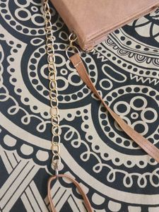 Chain Detail Crossbody Phone Bag