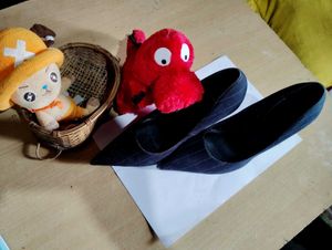 Zara Pinstripe Pointed-Toe Heels - Size 35