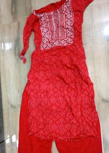 red kurta set