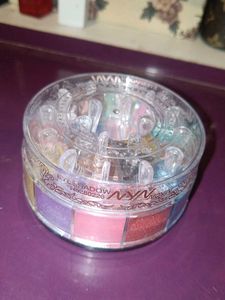 18 Color Shimmering Powder Eyeshadow
