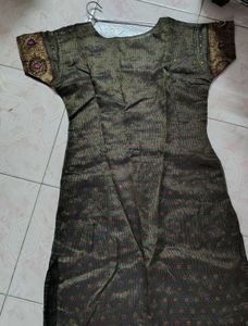 Vintage Style Embellished Short Ethnic Kurta