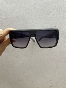 Chic Black Sunglasses