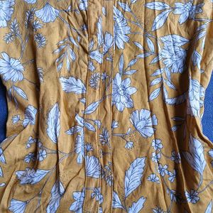 Floral Print Top.  but 2 get two free