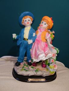 CUTE COUPLE SHOWPIECE. MADE OF STONE AND PLASTIC