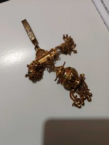 Golden Saree Clip (Saree Jhumka)