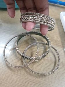 Silver Tone Bangle Set
