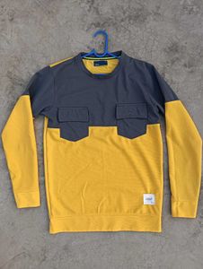 Yellow tshirt crocodile