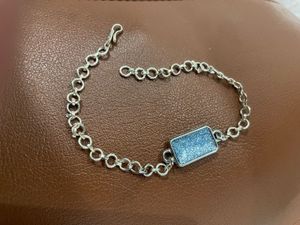 Unisex sparkly blue resin pendant chain