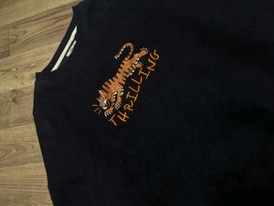 Thrilling Tiger Graphic Sweatshirt