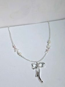 Bow Necklace
