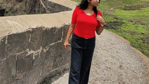 Combo Red Crop Top And charcoal Black Loose High Waist Jeans