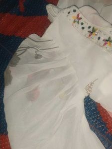 1 pic beutiful gown