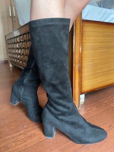 Black Velvet Cloth Boots For Every occasion