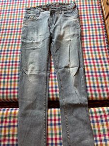 T shirt with jeans combo