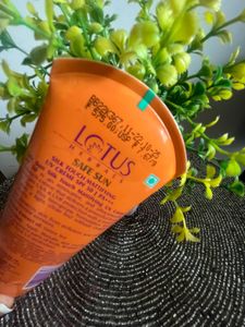 Lotus Herbals Safe Sun SPF 50