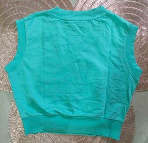V-neck Crop Graphic T-shirt