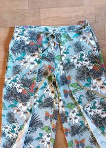 Floral Print Cropped Pants