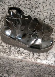 📢 Used Footwear for Sale – Size 7 (Affordable)