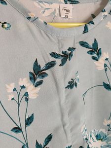 Combo_MYY Branded 🔵&amp; A White Striped Top