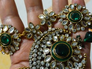 Pendent Set