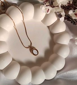 Elegant Oval Pendant Necklace