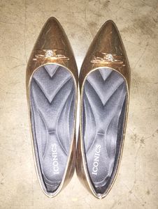 Golden ballerinas