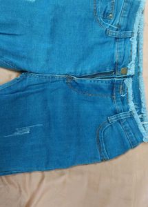 Sleek &amp; Chic: Modern Skinny Jeans