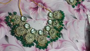 Elegant Kundan Jewelry Set