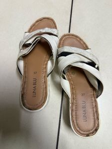 Luna Blu White Flats Used