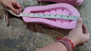 Cute Pink Flower Slides