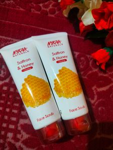 Nykaa Naturals Honey & Saffron Face Scrub (1)