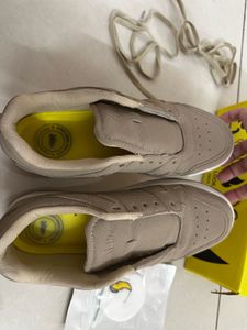 Zaydn Sneakers (Almost new)