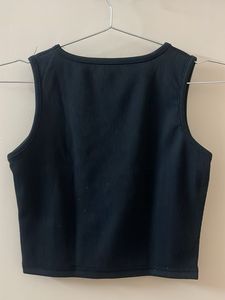 Chic Black Ribbed Knit Sleeveless Crop Top