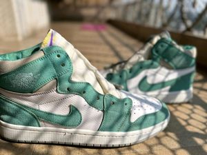 NIKE JORDANS HIGH TOP Almost New