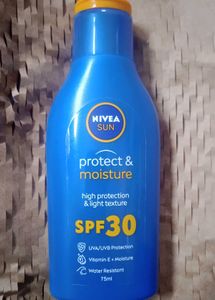 NIVEA SUN Protect & Moisture SPF30