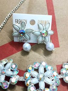 Elegant Floral Necklace &amp; Earrings Set