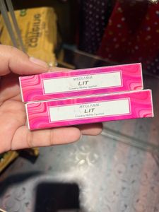 My Glamm Lit Creamy matte lipstick
