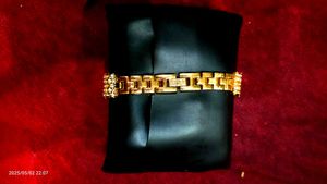 Golden Bracelet With White Jarkan Work❤️❤️