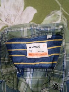 Checked back printed shirt