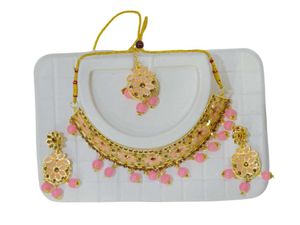 Glamorous Floral Gold-Toned Choker Necklace Set