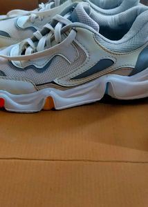 TRENDING shoues