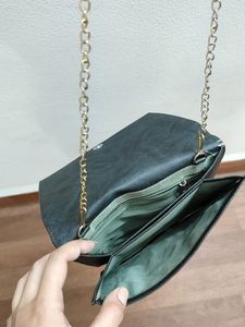CLASSY SLING BAG