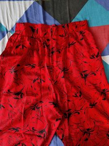 Silky Floral Straight Pant With Two Pockets And Zip On Back