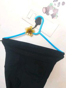 edgy black ripped jeans with comfort&amp; style!!!