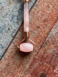 Nykaa Rose Quartz Face Roller