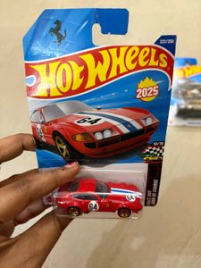 Hot Wheels Mercedes-Benz 500 E &amp; Ferrari