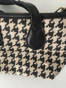 Twit Small Handbag(black And White )